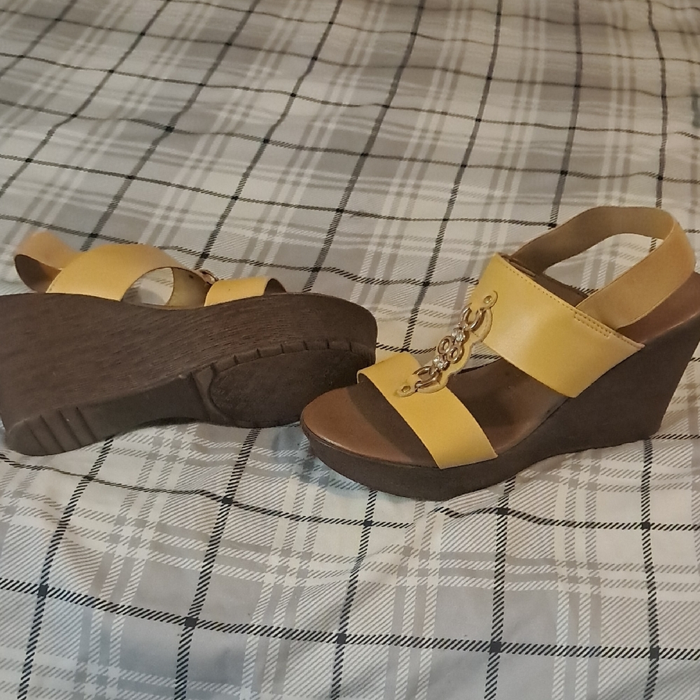 Yellow Chain-Accent Wedge Sandals for Women